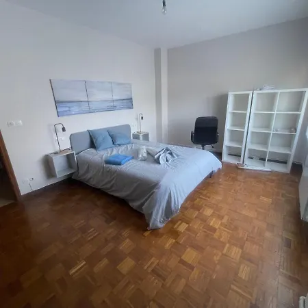 アパート 8 Personas En