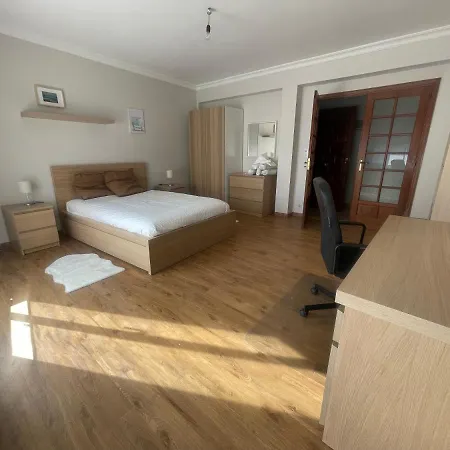 アパート 8 Personas En